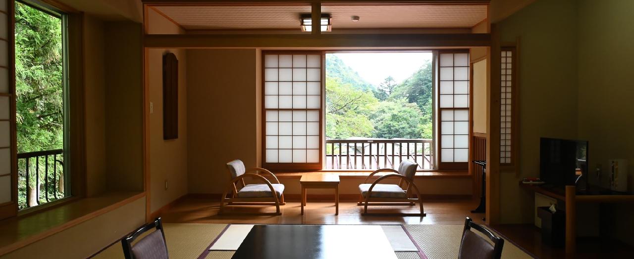 中生館 中生館