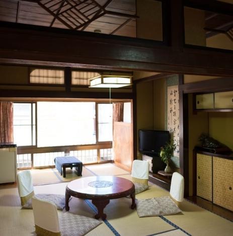 鉄鉱泉本館 鉄鉱泉本館